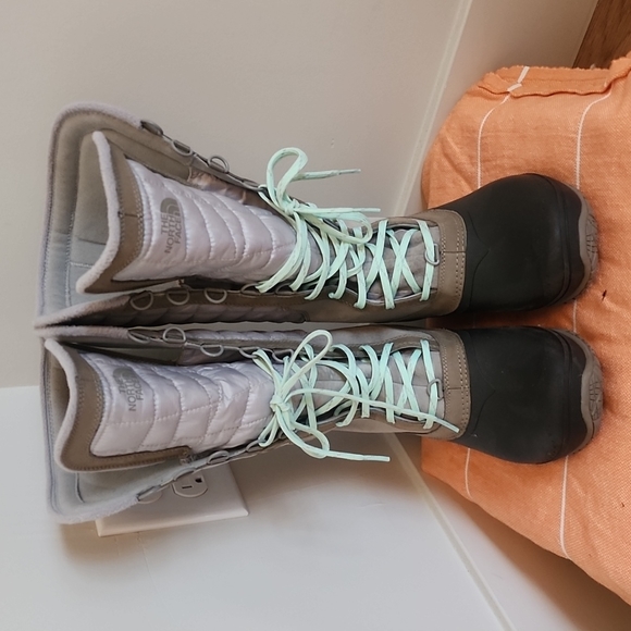The North Face Shoes - The North Face Thermal Utility Boots 7.5 like new
